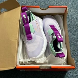 Nike Flex Plus size 13.5 girls NWT